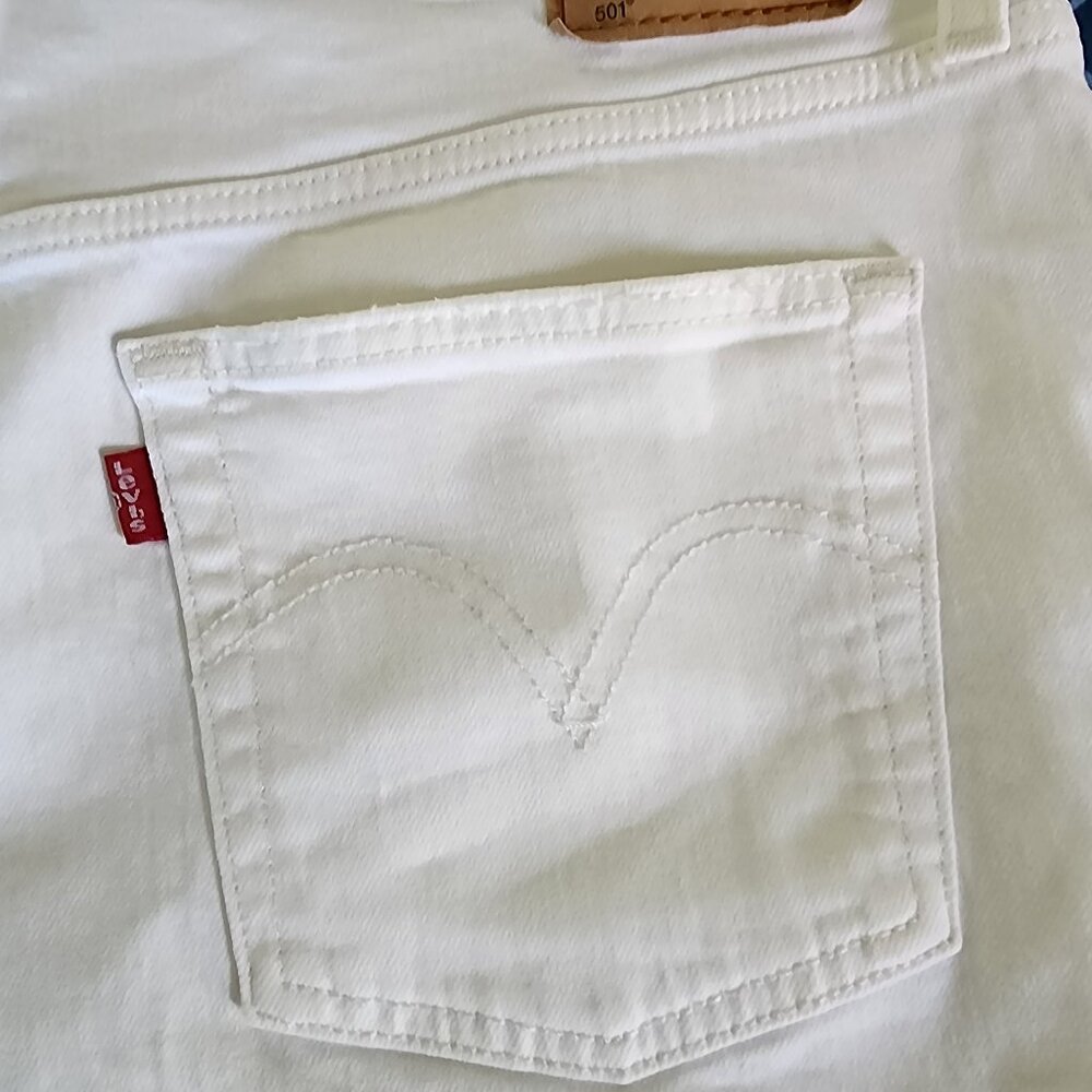 Levi's® Women's 501® Original Shorts | White | W33 - Picture 3 of 7